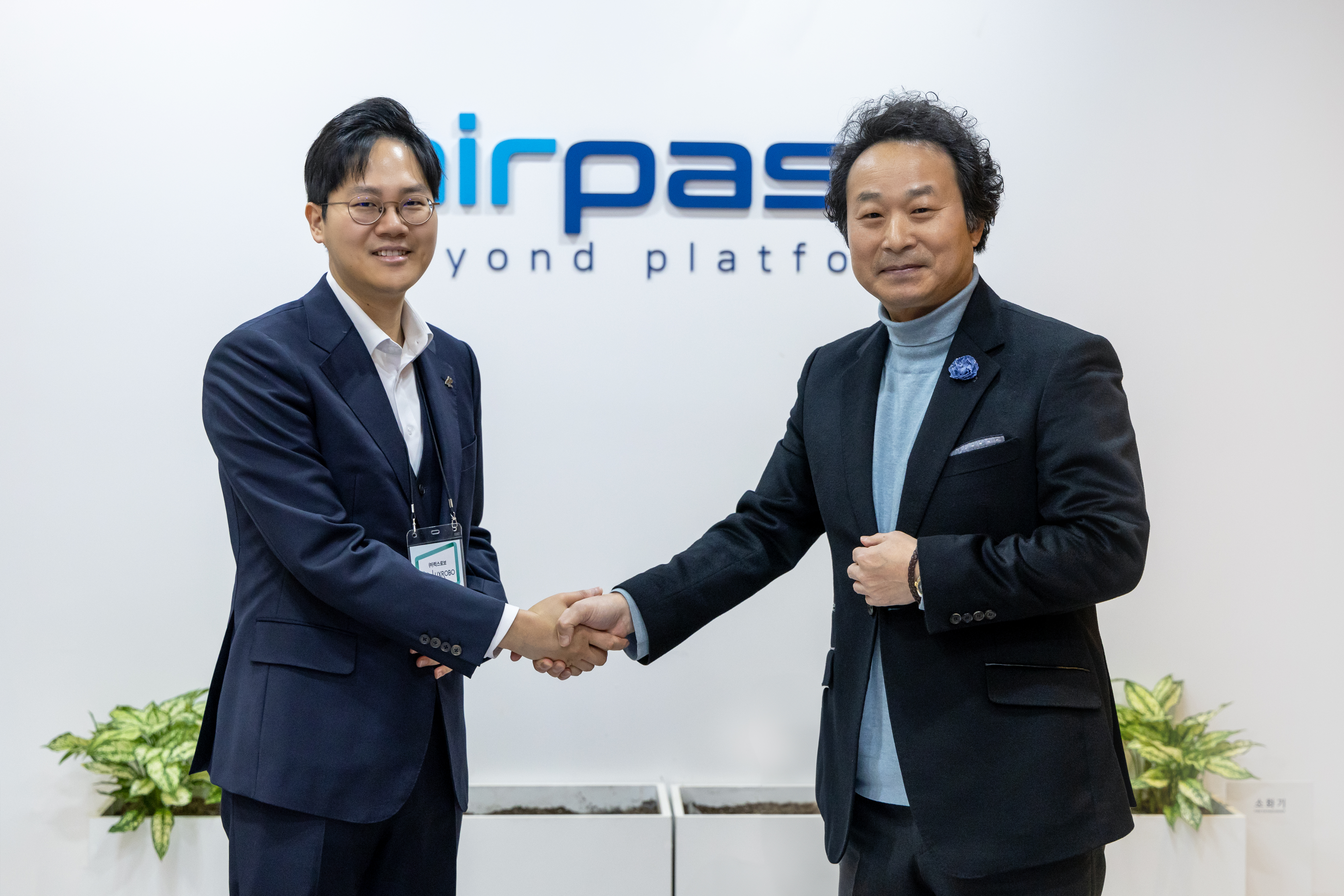 럭스로보 MOU3.jpg